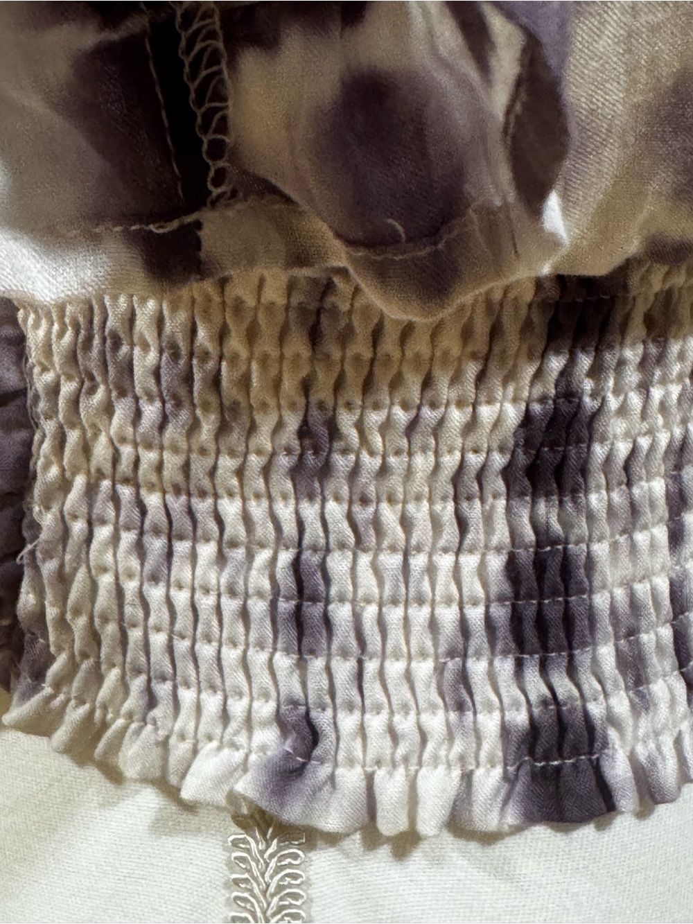 Le Lis white & gray tie-dye ruched waist V neck crop top with short sleeves, M. - Picture 5 of 14